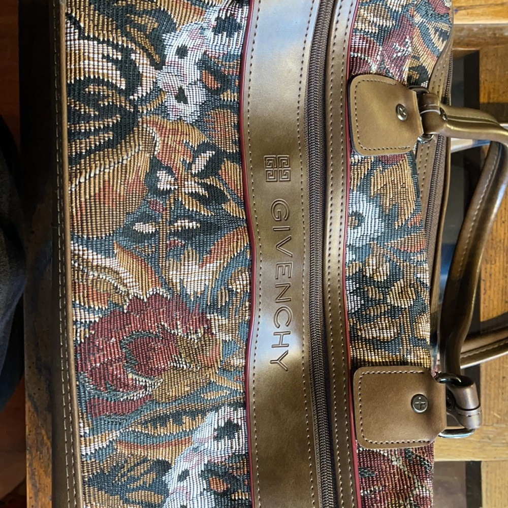 Gvenchy Carpet Bag - released in Korea